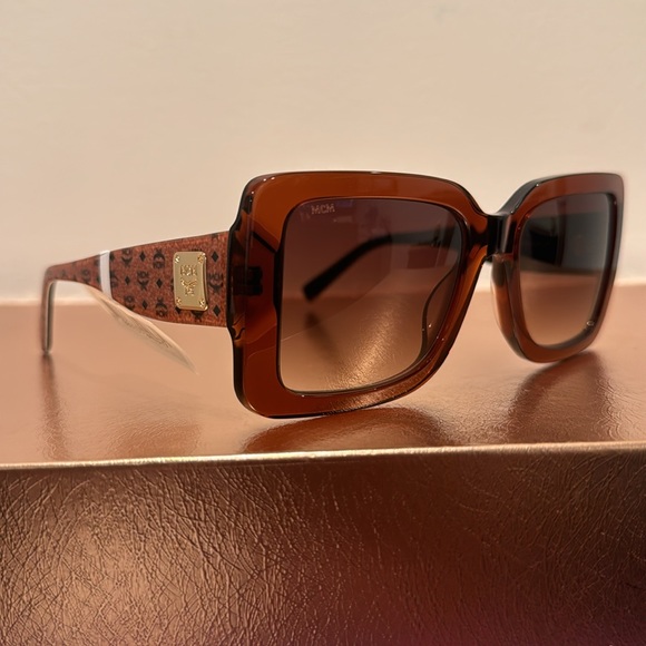 🤎BRAND NEW MCM MONOGRAM SUNGLASSES🤎 - Picture 4 of 5